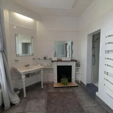 アパート De 2 Au 1er Etage *