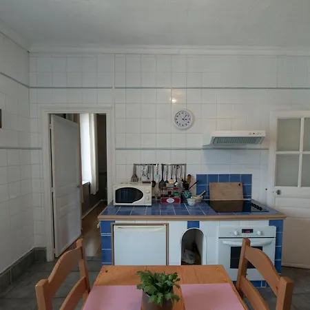 De 2 Au 1er Etage Apartment *